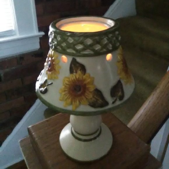 Sunflower Candleholder with Shade - Picture 12 of 12